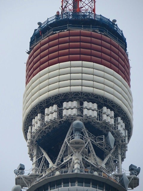 東京タワー333メートルのてっぺんが、丸から四角になったよ～という