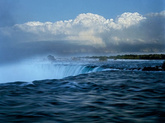 アメリカの原風景を切り取る写真家、アレック・ソスの作品集を一堂に
