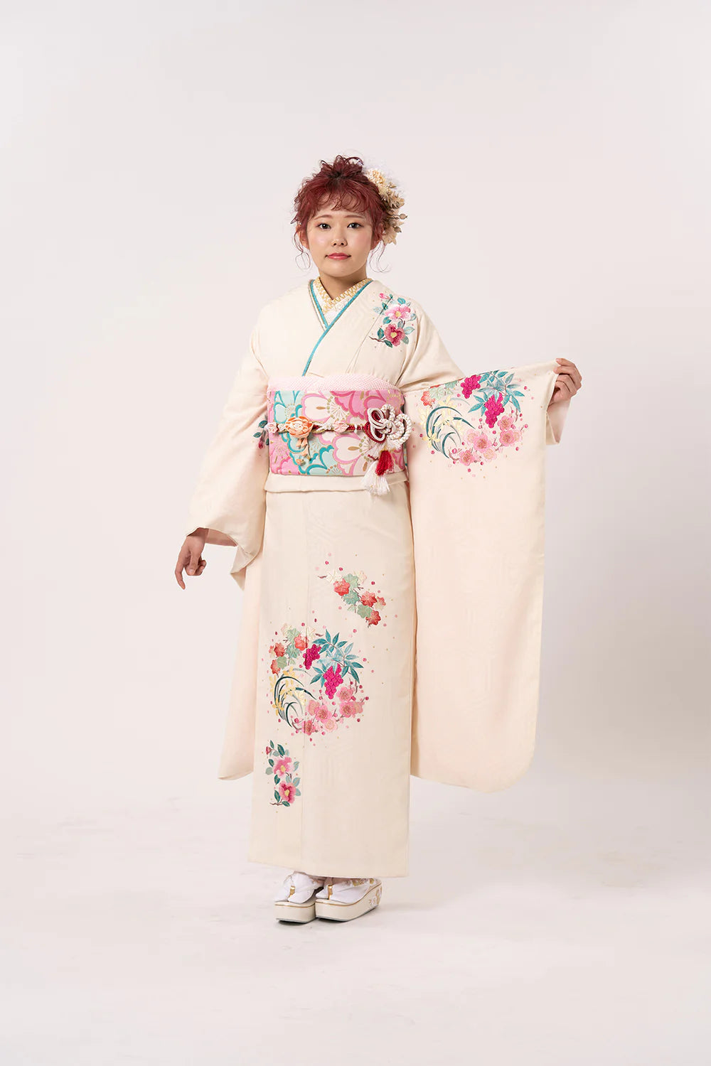 白地にピンクの花紋刺繍 振袖【024】 – SAKURA TOKYO