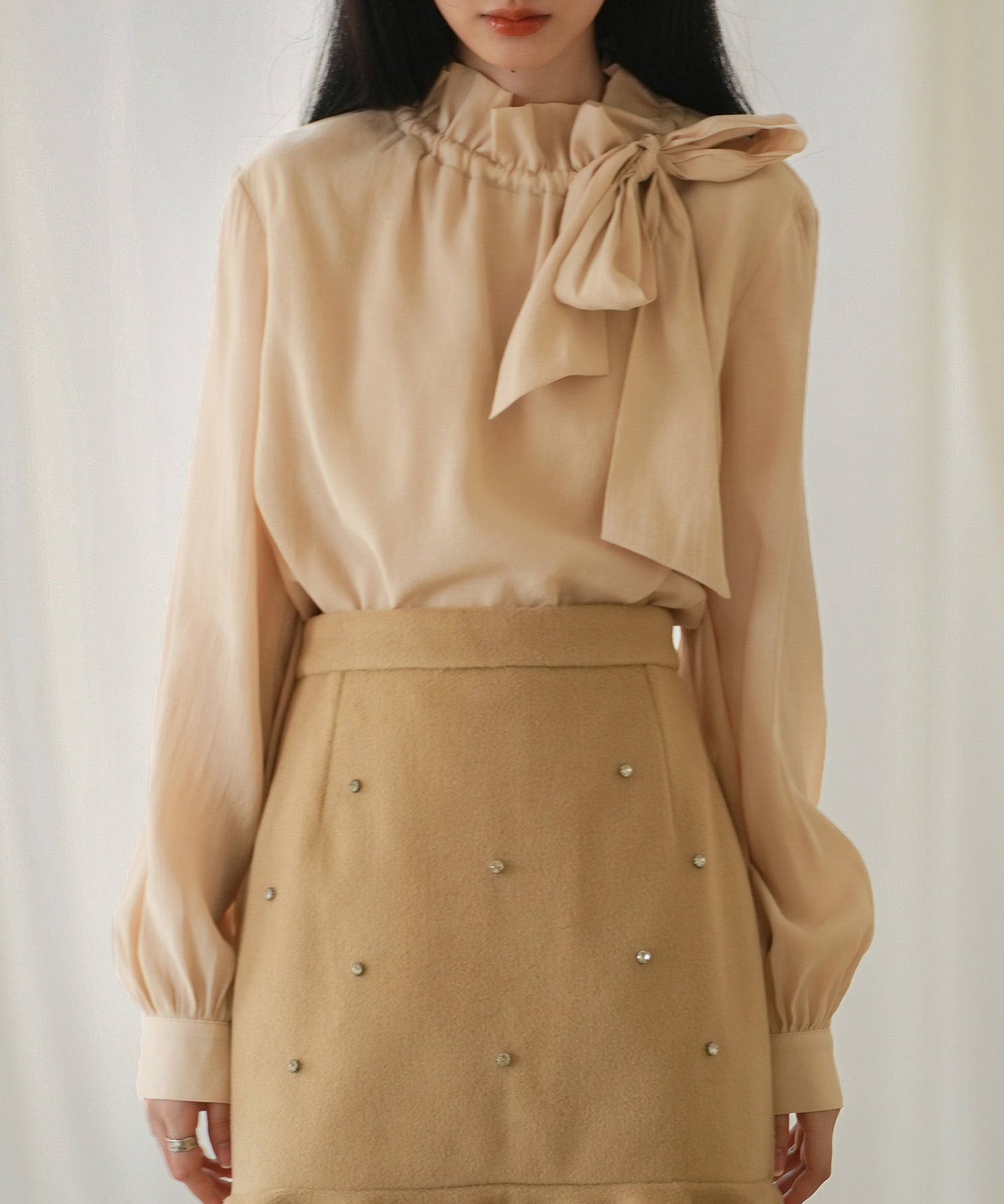 フリルリボンタイワッシャーブラウスsdp0132 ベージュ – [公式]SAISON