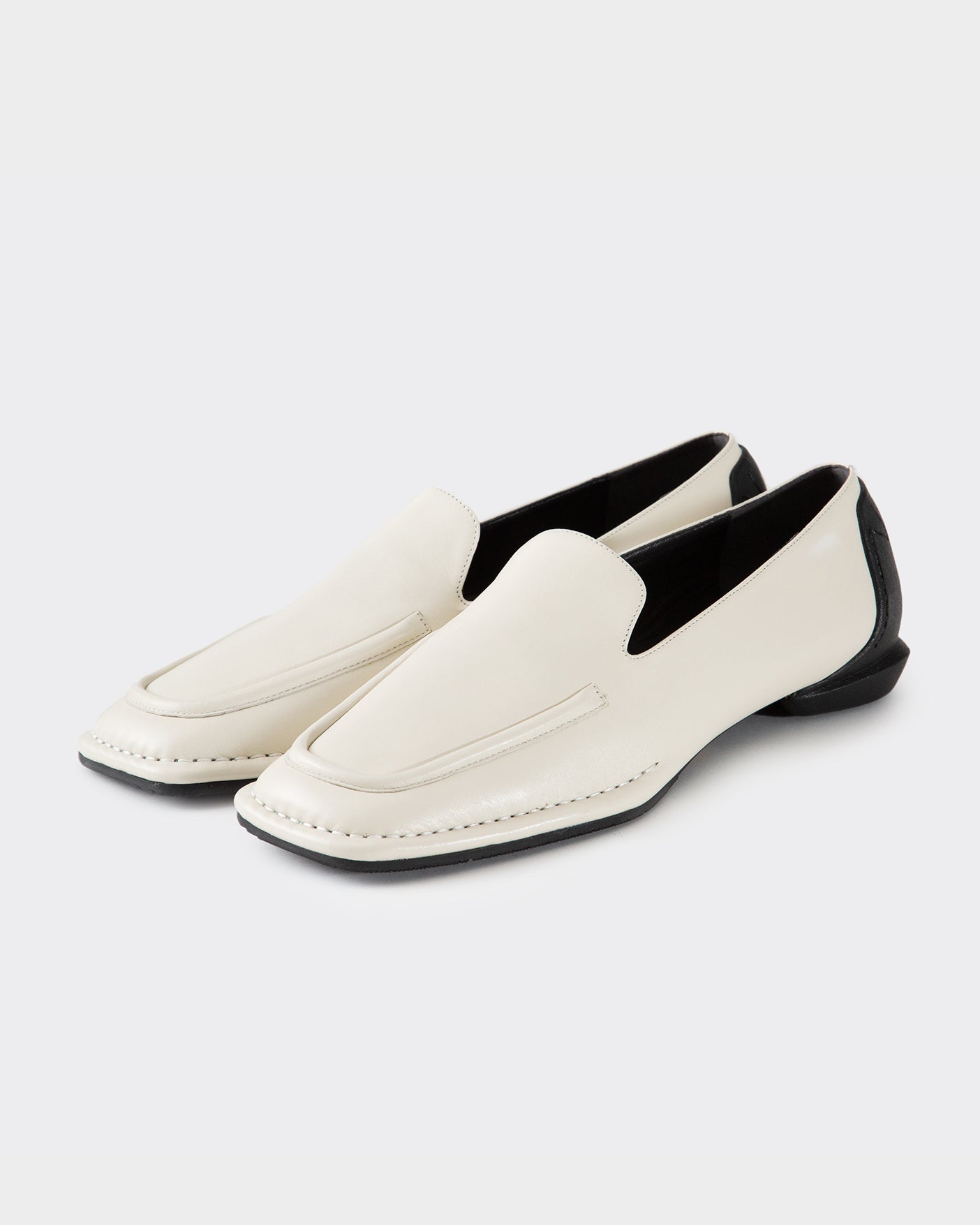 SQUARE LOAFERS / WHITExBLACK – SHISEI