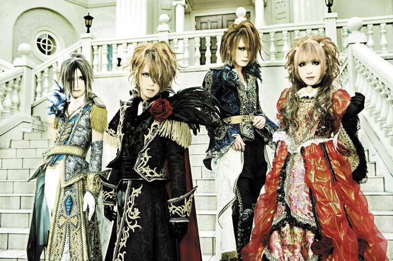 124 Versailles of SPECIAL INTERVIEW