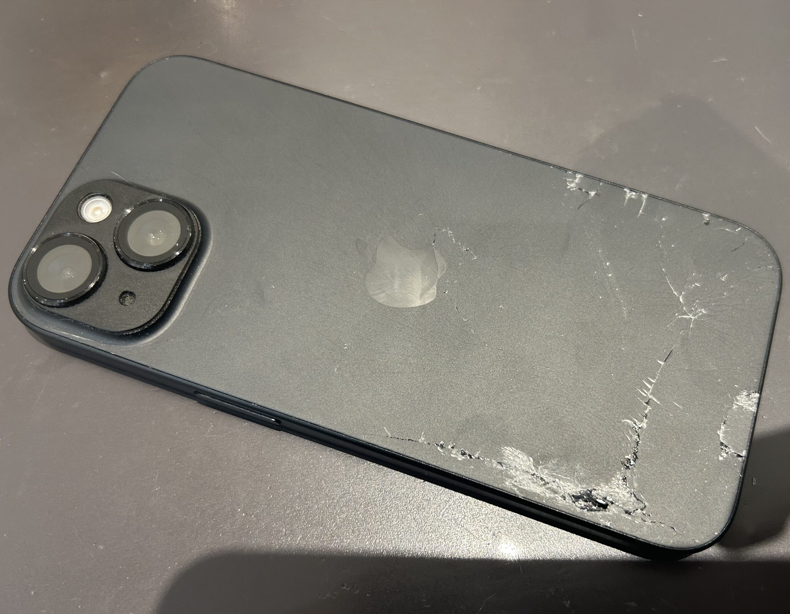 iPhone15の背面ガラス割れ修理ならデータそのまま即日対応！ | iPhone