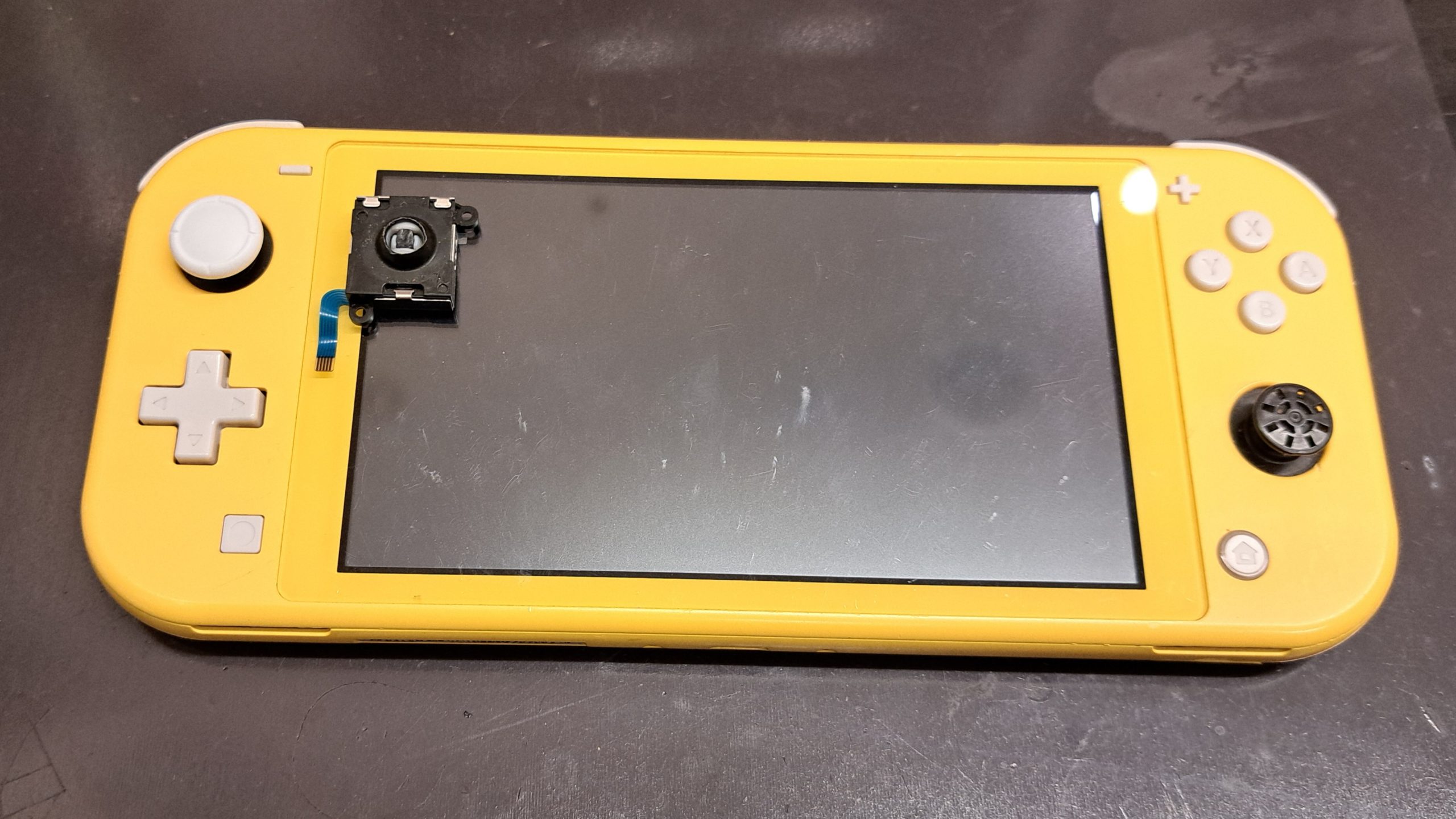 京都府京都市山科区川田￤Nintendo Switch Liteの左スティック修理