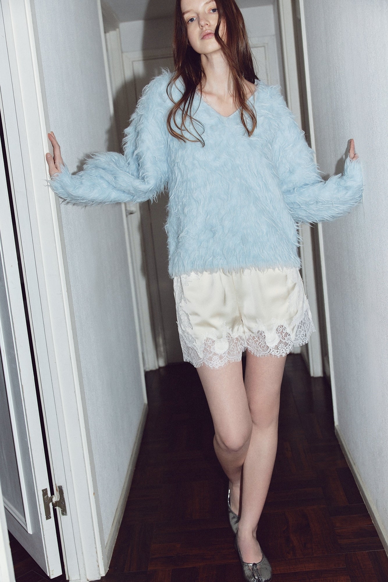 Eltz Shaggy Vneck Knit – THE TOÉ