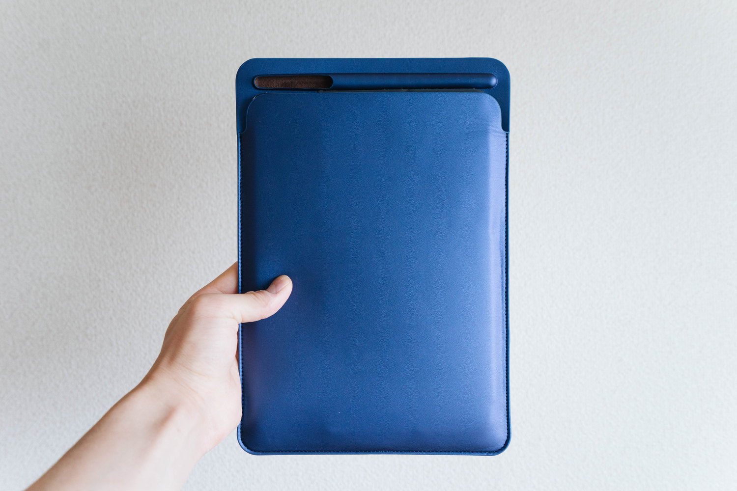格安だけれど必要十分。10.5インチ iPad Pro用のスリーブケース