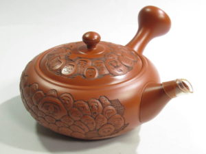 常滑焼 吉川雪堂作 壺堂彫 常滑朱泥 達磨彫刻急須 | 骨董・茶道具