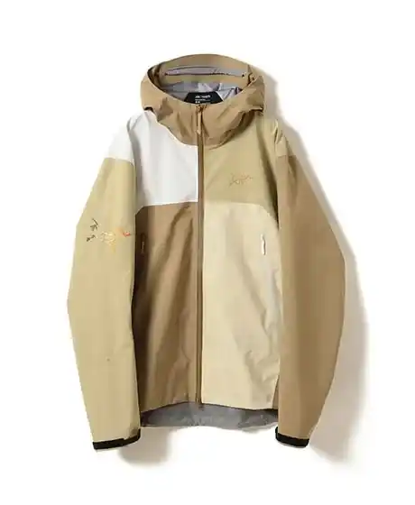 アークテリクス】2024ベータジャケットが新素材で耐久性UP！旧モデルと