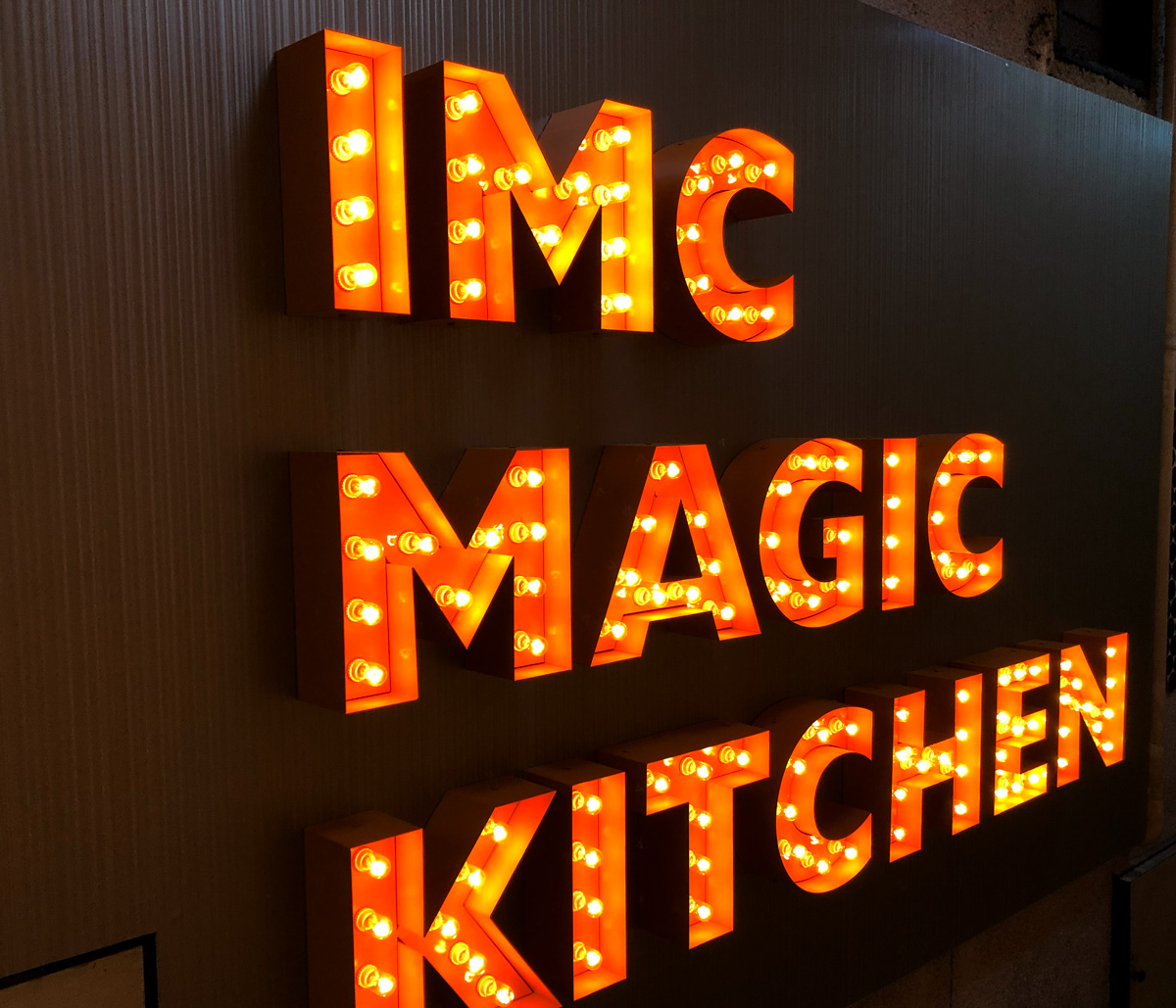 電球でおしゃれなマーキーライトサイン-施工実績 | 名古屋・愛知の看板