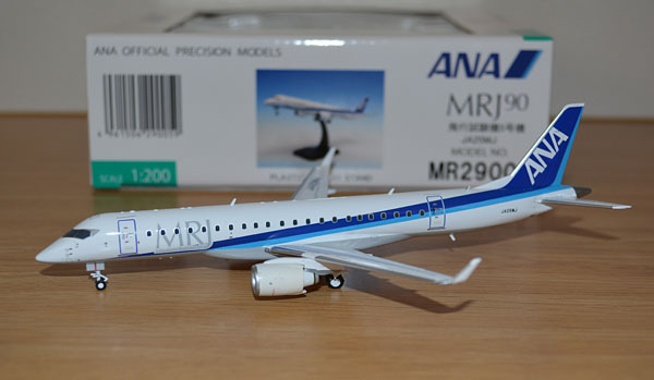 1/200 全日空商事 三菱航空機 MRJ90 JA25MJ