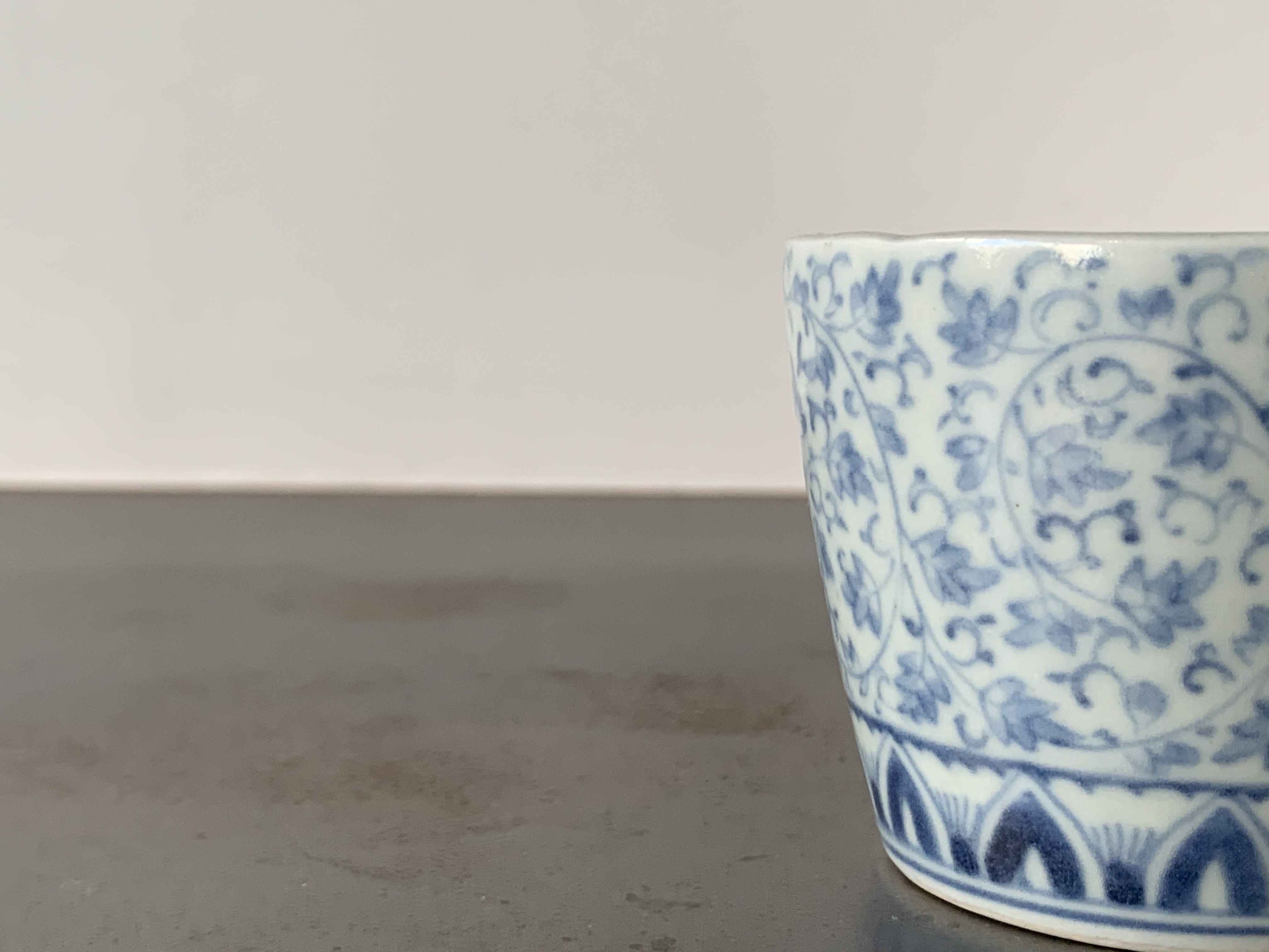 古伊万里花唐草文蕎麦猪口｜古美術 桃凛