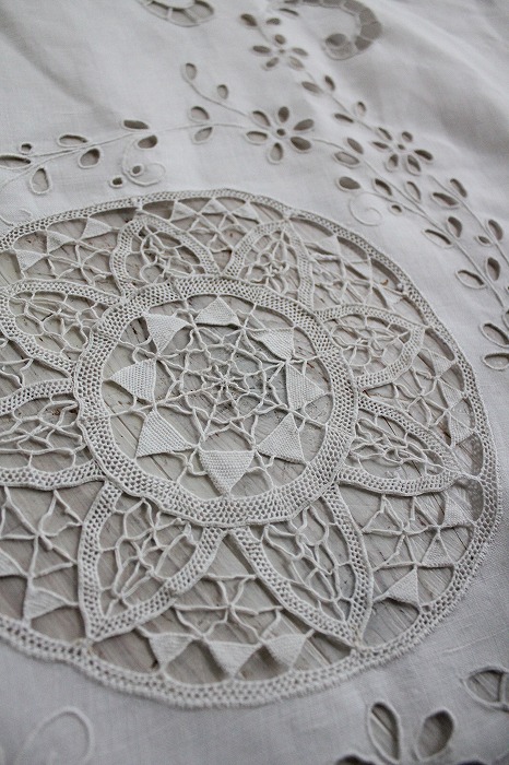 フランスアンティークリネンのベッドカバー」ココン・フワット