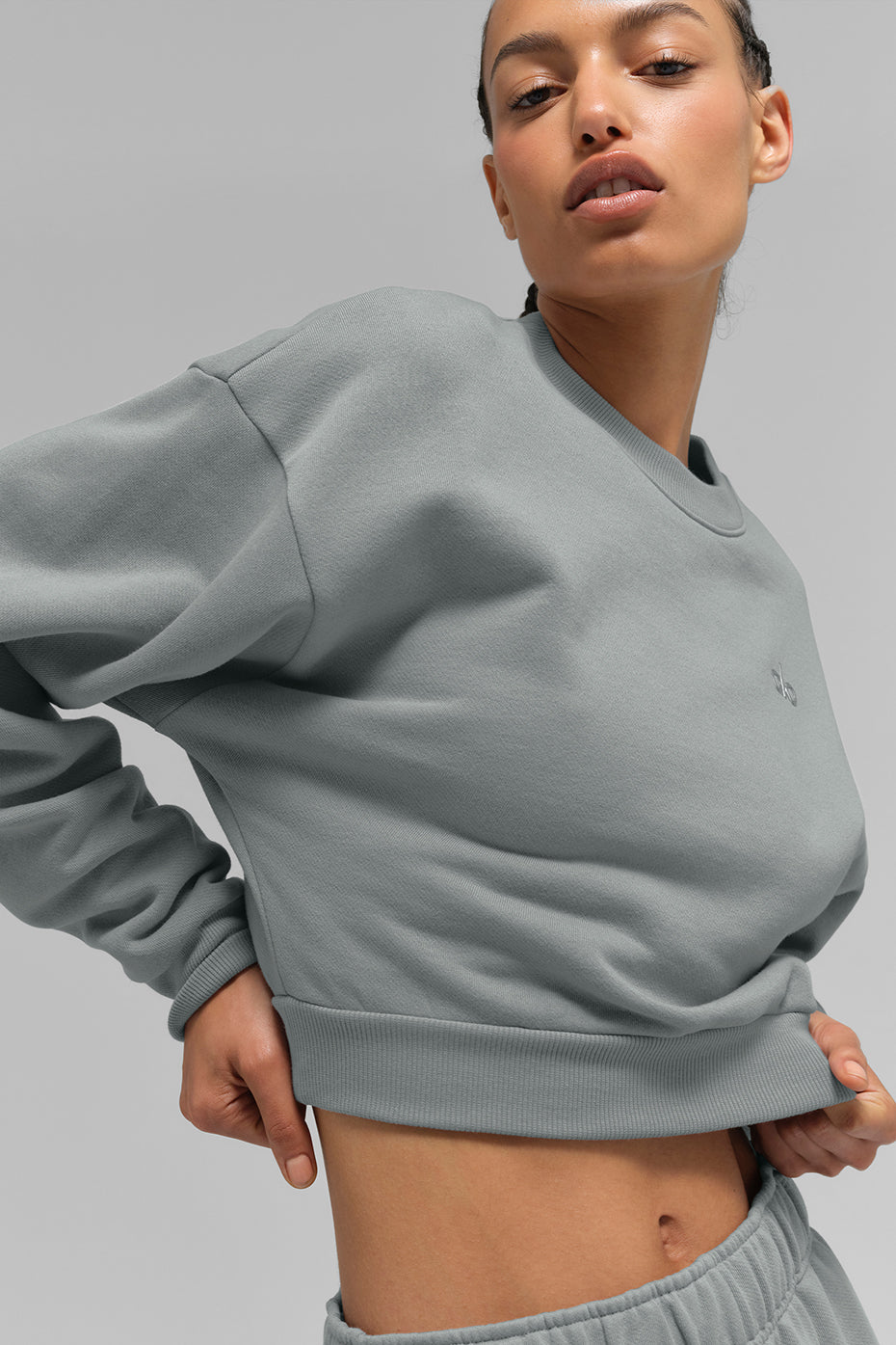 Cropped Accolade Crewneck - Lunar Grey | ALO