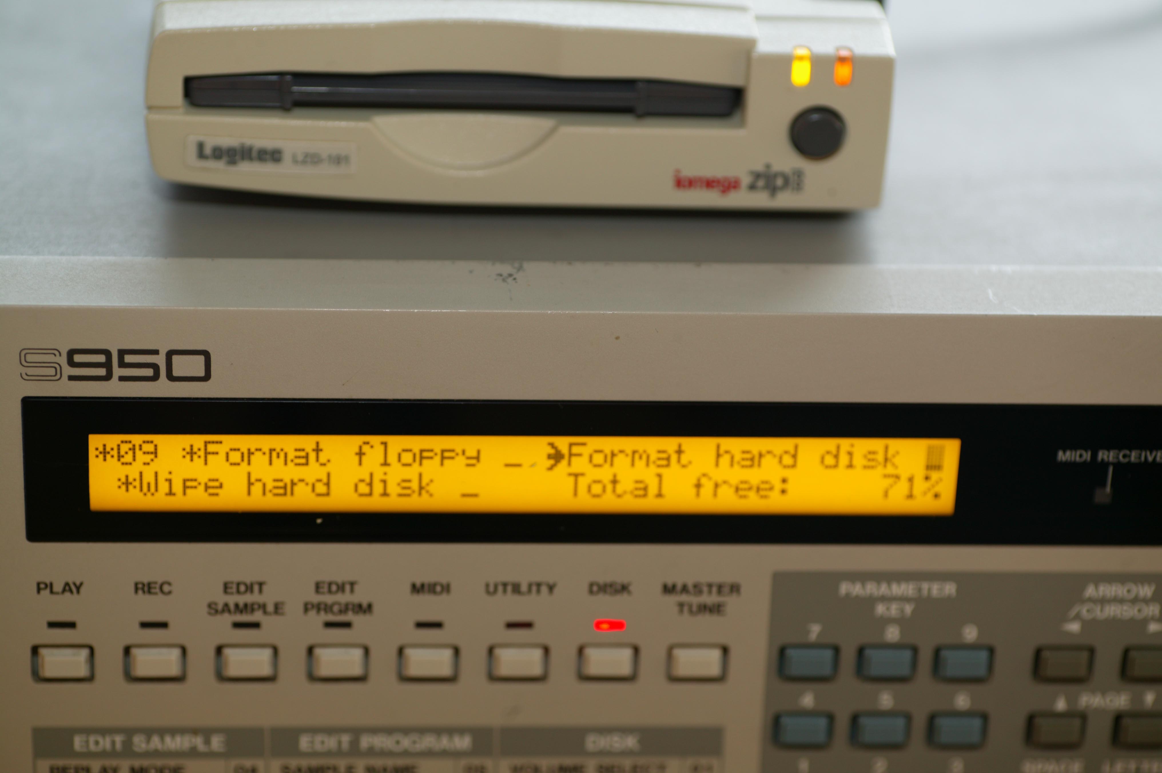 AKAI S3000XL サンプラー CD-RW・ZIPドライブ、取説他 AKAI S3000XL