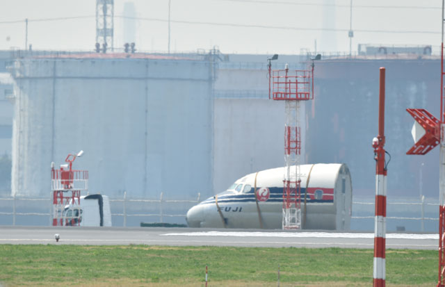 JAL、「空の貴婦人」DC-8富士号を陸送