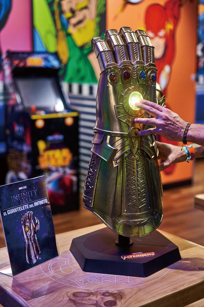 サノスの究極兵器をビッグサイズで組み立てる『インフィニティ