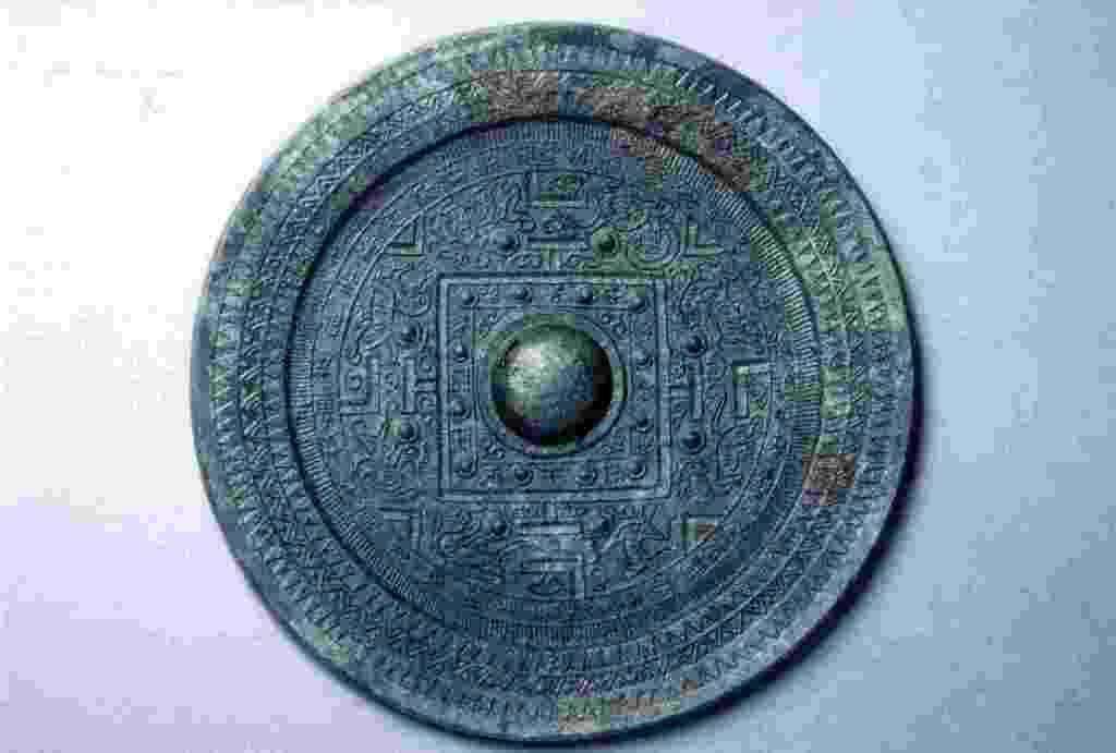 デジタルミュージアムK6大田南5号墳出土方格規矩四神鏡／京丹後市