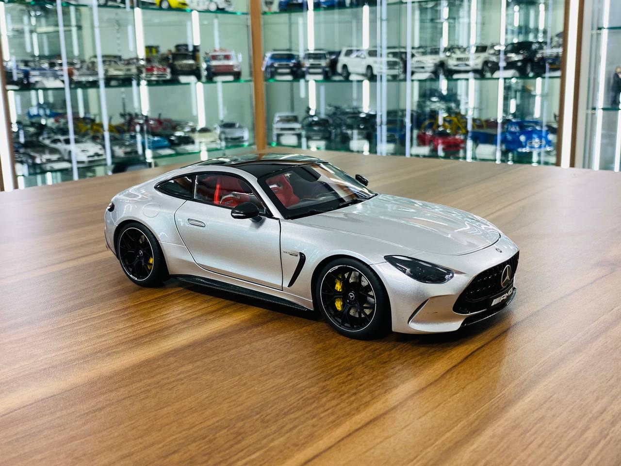 メルセデスAMG GT63 4MATICクーペ ハイテックシルバー 1/18 メルセデス