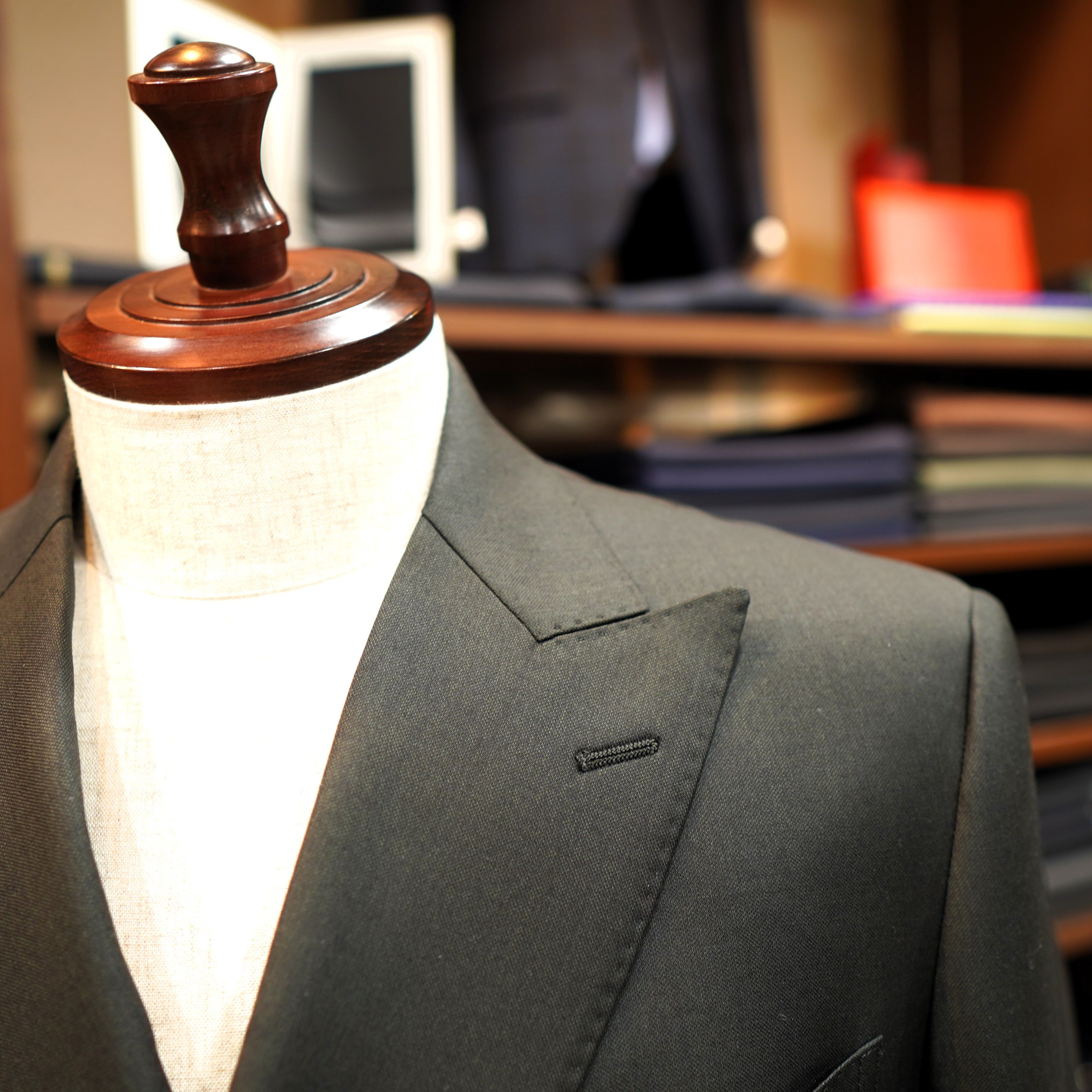 トレンド感満載！ダブルブレスト＆ダークグリーンスーツ | ゑみや洋服店