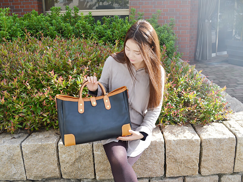 マルチカラーの鞄、大阪店にもありますよー！｜革鞄・革小物のHERZ公式通販