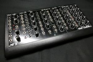 MFB製セミ・モジュラーシンセサイザーが中古で入荷しました