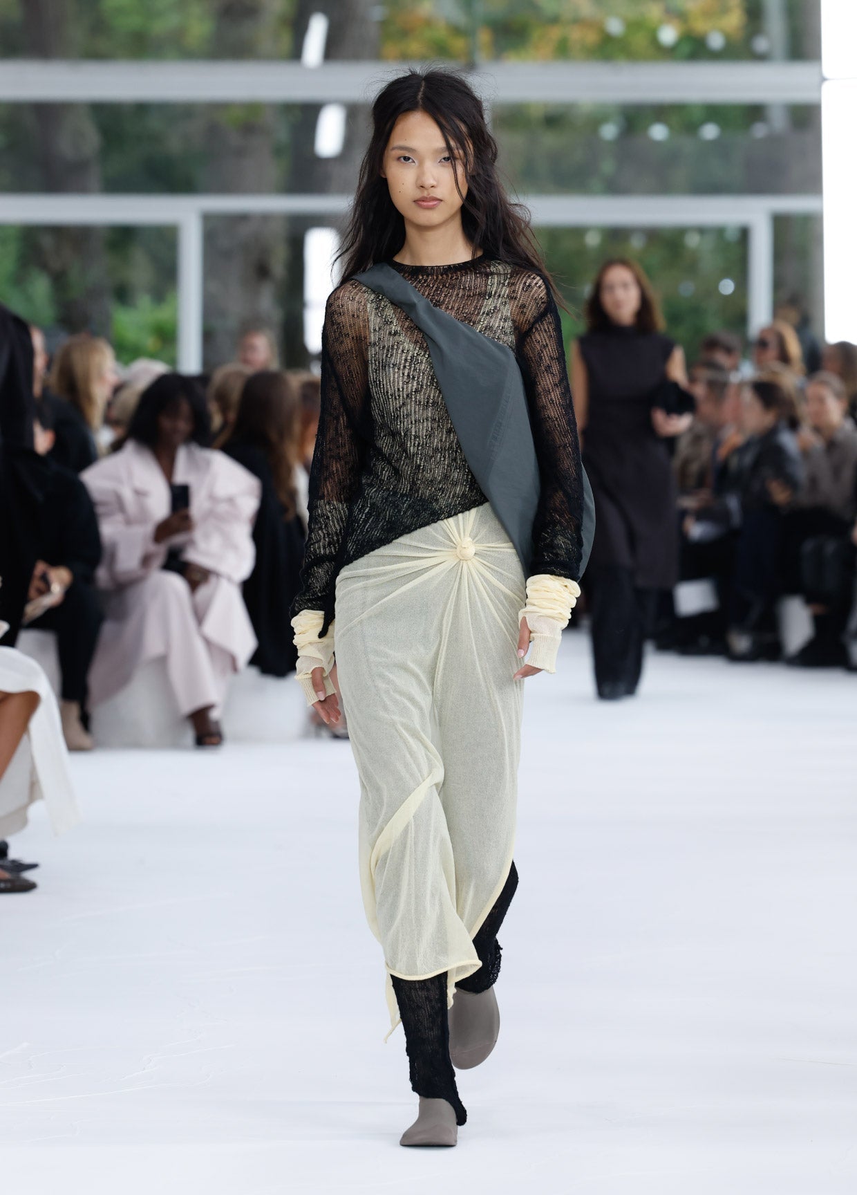 ISSEY MIYAKE SPRING SUMMER 2025 コレクション 11 – isseymiyake.com