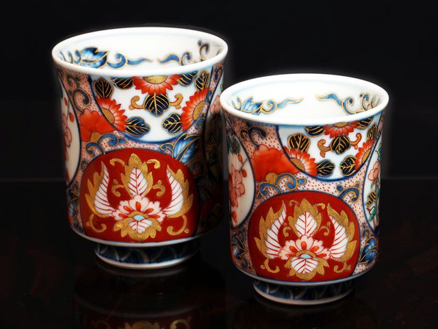 高級伊万里焼夫婦湯呑【献上手古伊万里焼】蓋付夫婦湯呑 染錦本金吉祥