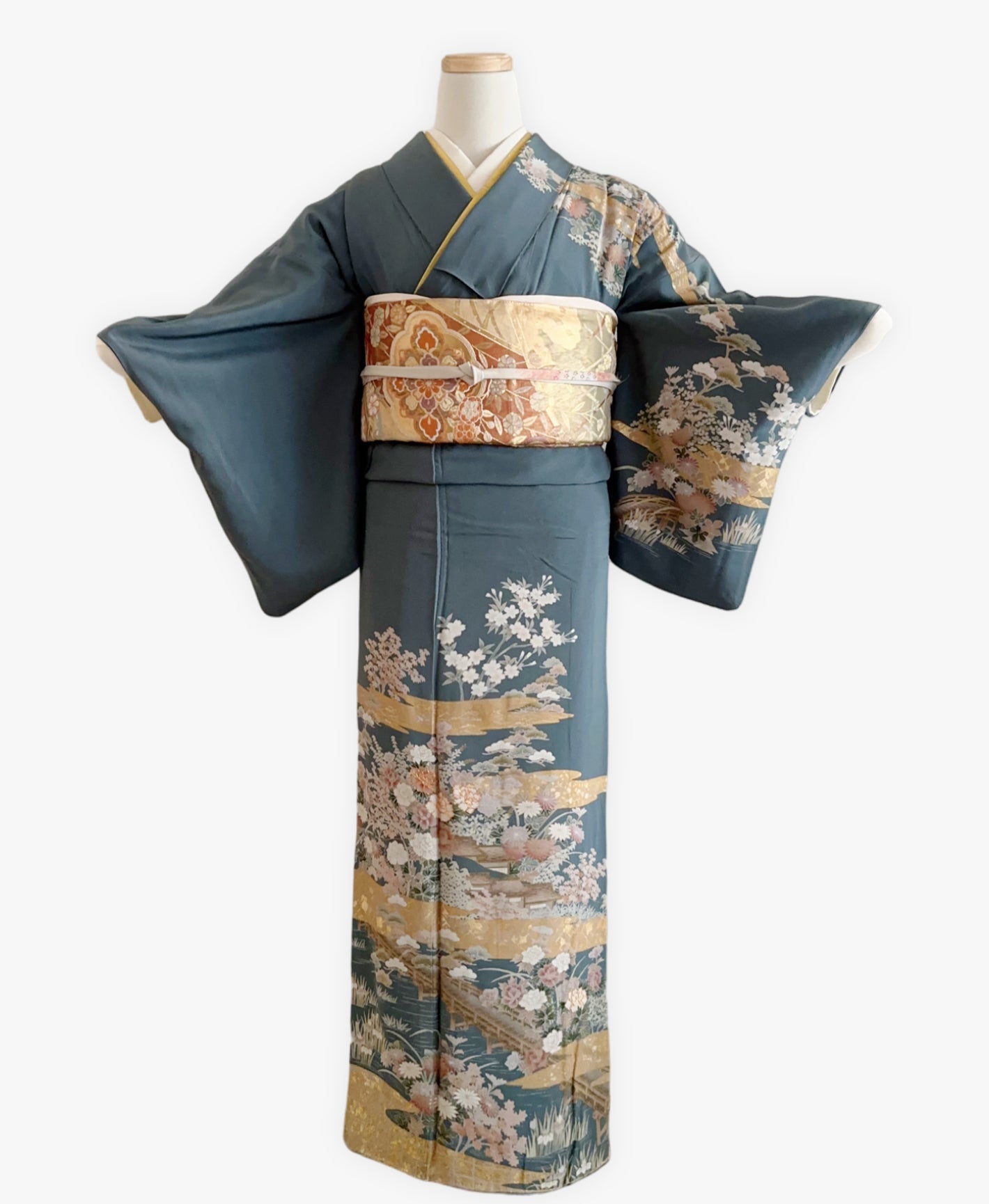 訪問着レンタル・藍色 青系 駒刺繍 金彩 牡丹 松 風景 FW708 – 宅配