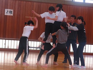 組体操の練習も拍車がかかる～5・6年体育 | 木祖村立木祖小学校