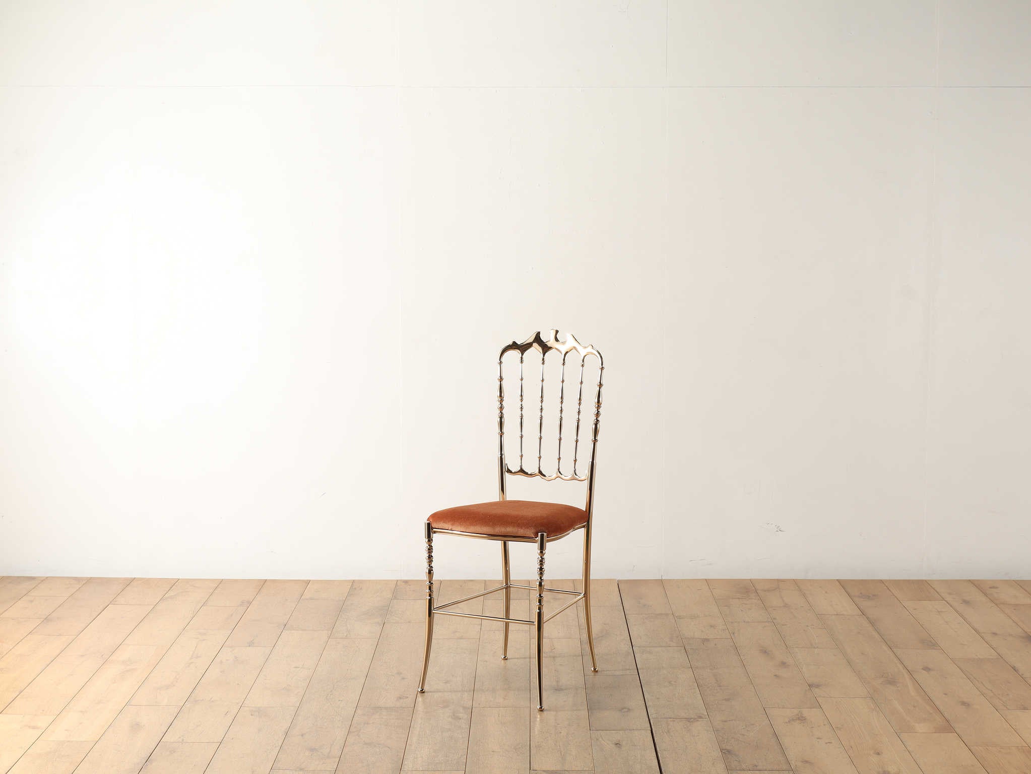 キアヴァリチェア ゴールド | ロイズ・アンティークス | ヨーロッパの