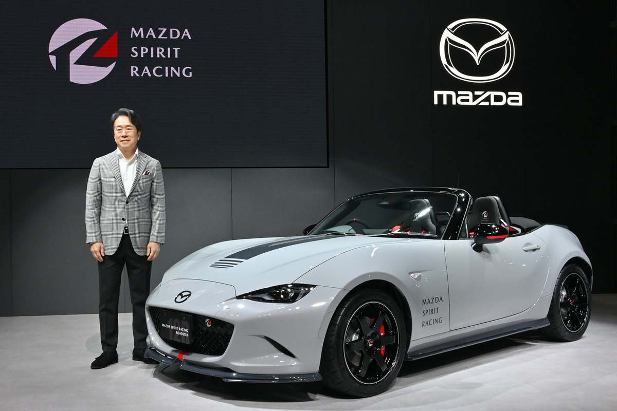 マツダが「ロードスター」の限定モデル「12R」を発表【東京オート