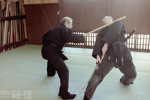 新刊書籍『初見良昭 武神館の秘法 忍術教伝（武器術編）』12/25発売