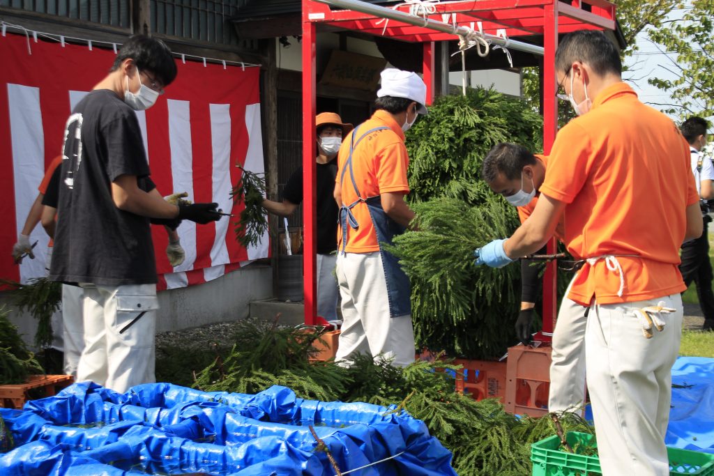 2020年の杉玉かけを行いました！ | やまがたの酒蔵 六歌仙