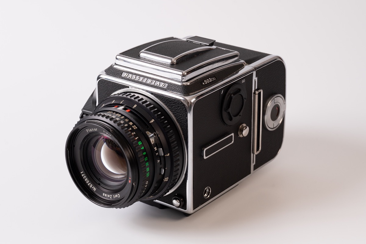 中判フィルムカメラ「Hasselblad 503CXi」を購入しました。