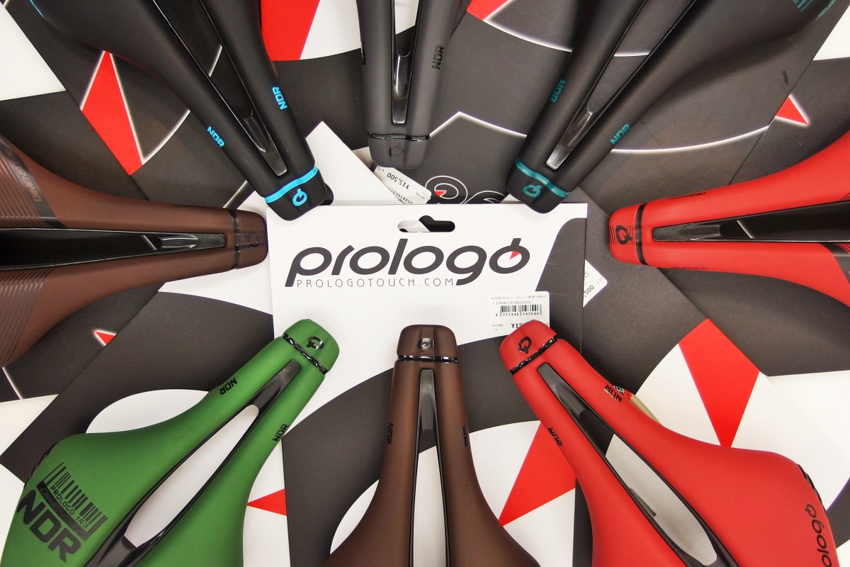 ド定番かつ大本命!!プロロゴショートサドル『DIMENSION』カラーバリエ