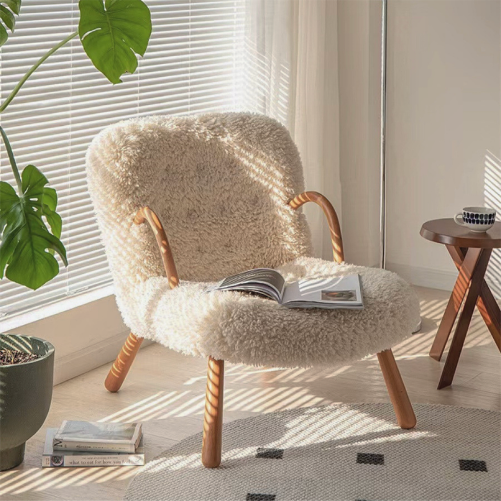 フラッフィーラウンジチェア｜ボア生地×無垢材の快適デザイン – 6JOHAN