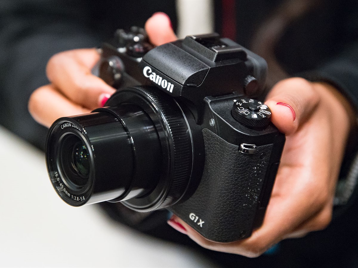 Hands-on with the impressively small Canon PowerShot G1 X Mark III