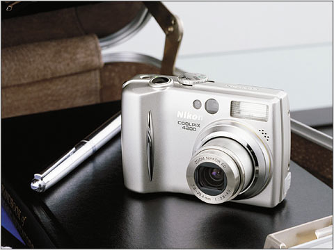 Nikon Coolpix 4200 and 5200: DPReview | Photography News, Gear