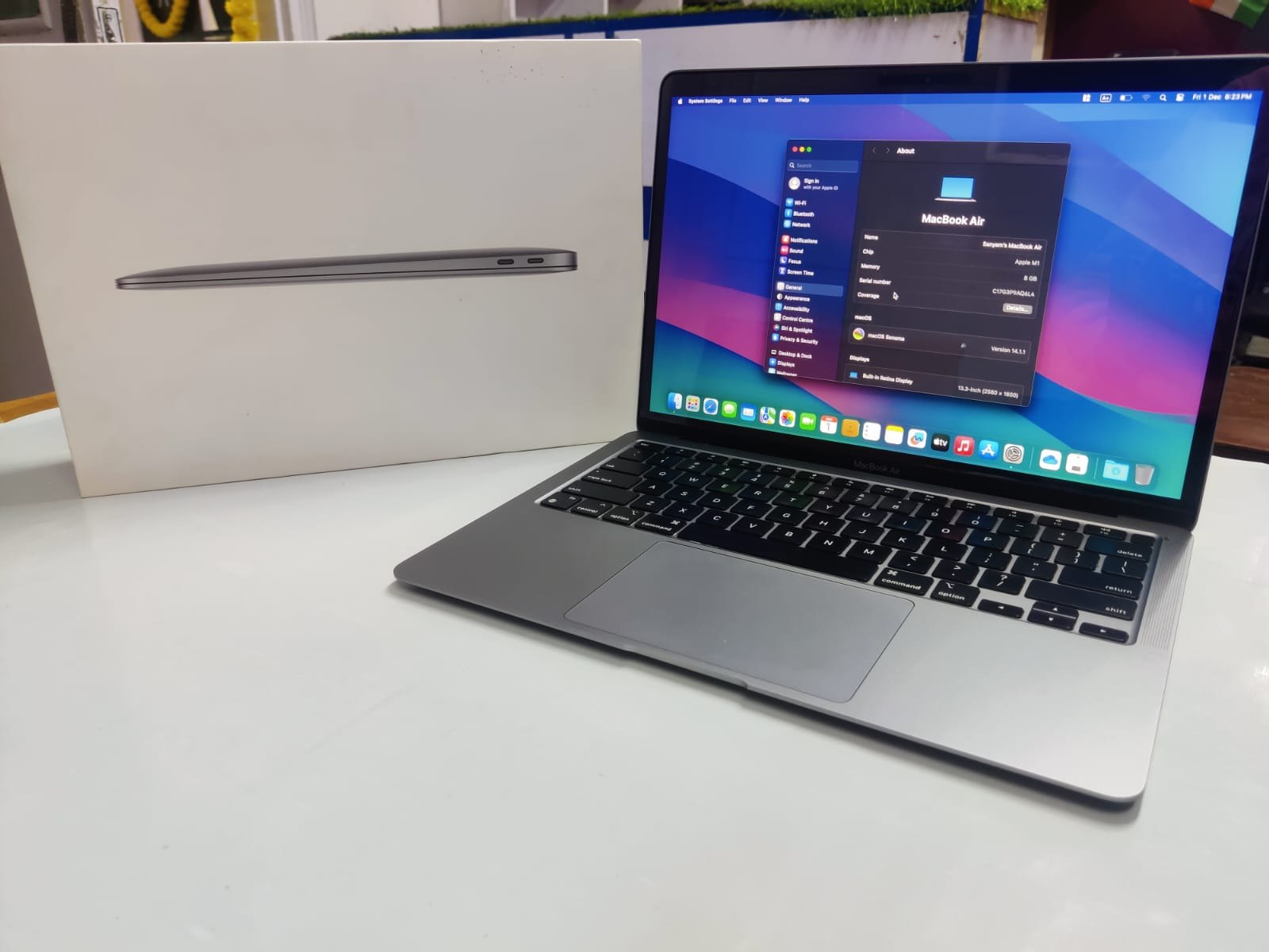 MacBook Air M1 8gb Ram 256Gb SSD With Original Box & Adaptor at