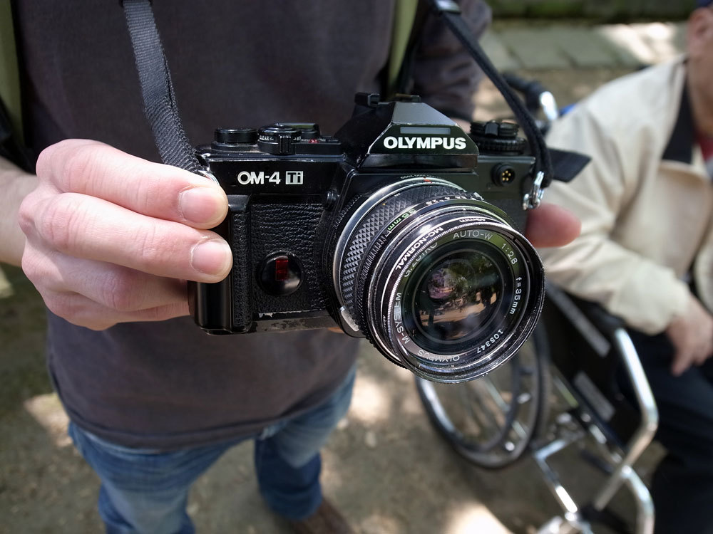 tokyo camera style — Nezu Shrine Olympus OM-4Ti with 35mm f2.8