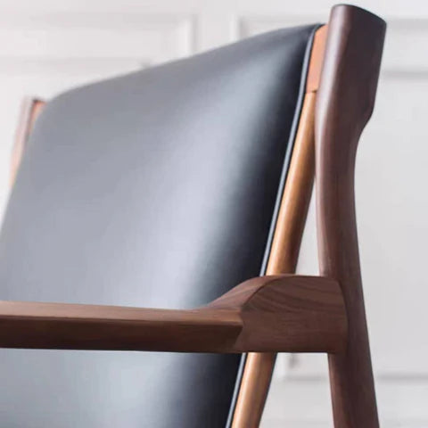 本革×木製フレームのレザーアームチェア｜おしゃれラウンジチェア – 6JOHAN