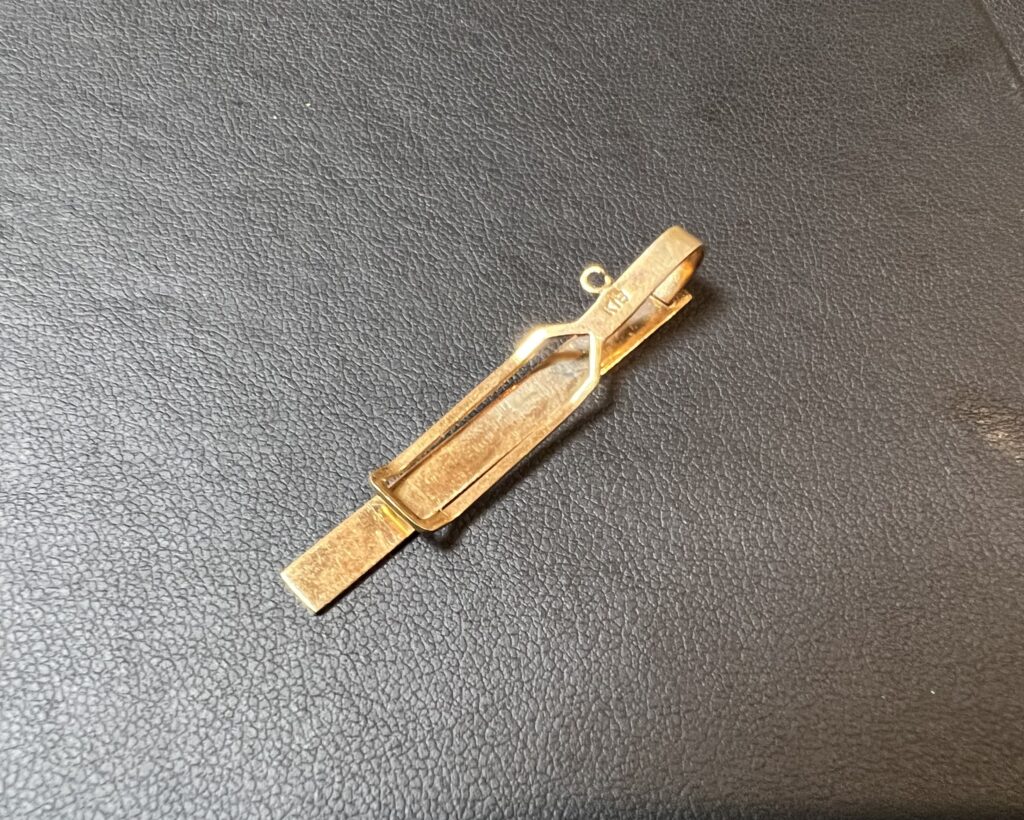 ネクタイピン 金(K18,18金)をお買取！価格の相場は？ - 丸和質商