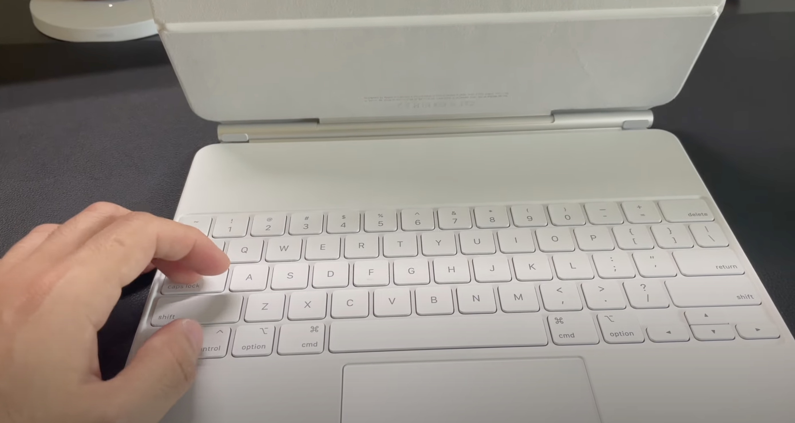 New video offers first hands-on look at white Magic Keyboard for