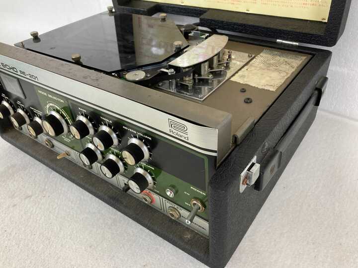 憧れの名機 、ローランド「RE-201 Space Echo」を買取店スタッフが試奏