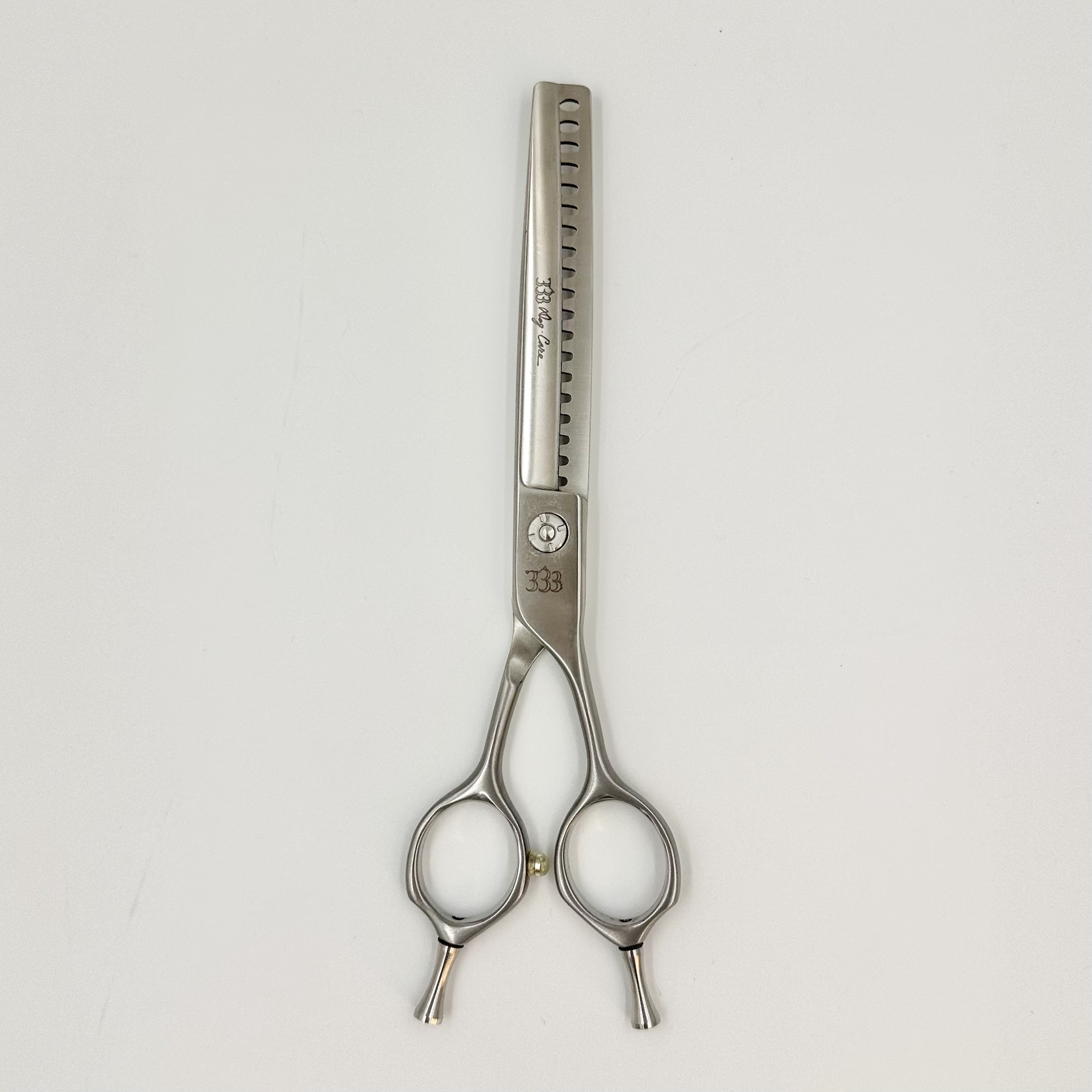 サラサラとした触り心地で毛や汚れがつきにくい | 指かけを変えられる