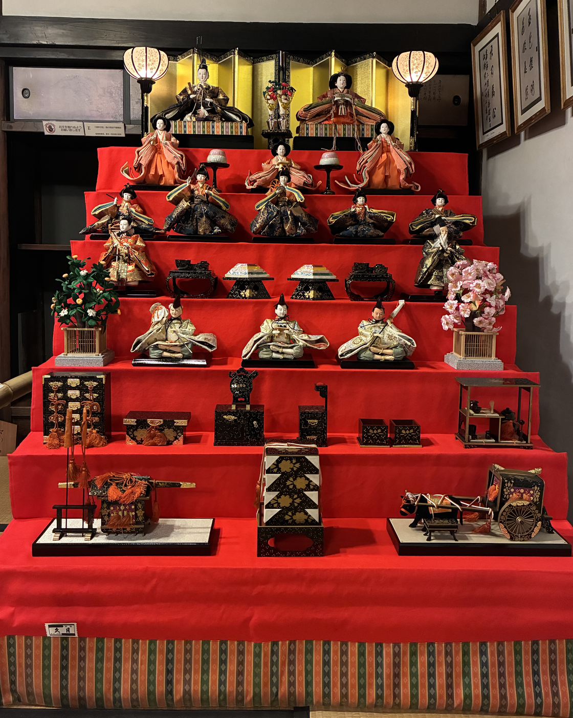 旧富澤家住宅で「雛人形の七段飾り」を展示しています！ | お知らせ