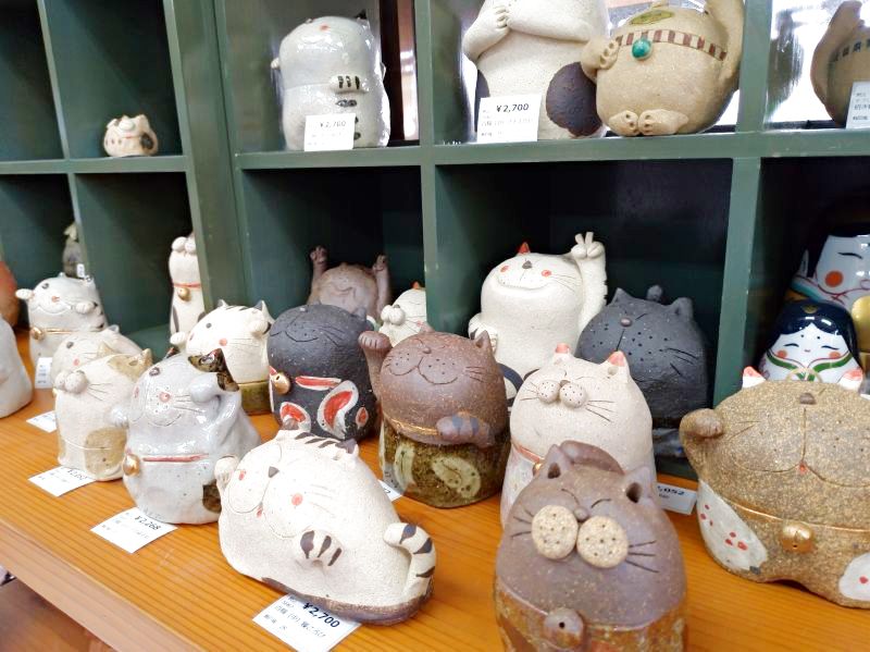 かわいい手づくり猫置物入荷！ - たぬき屋 久保田陶器店