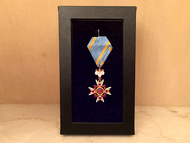 オーダーメイドケースの＜瑞宝章叙勲記念 勲章専用ディスプレーケース