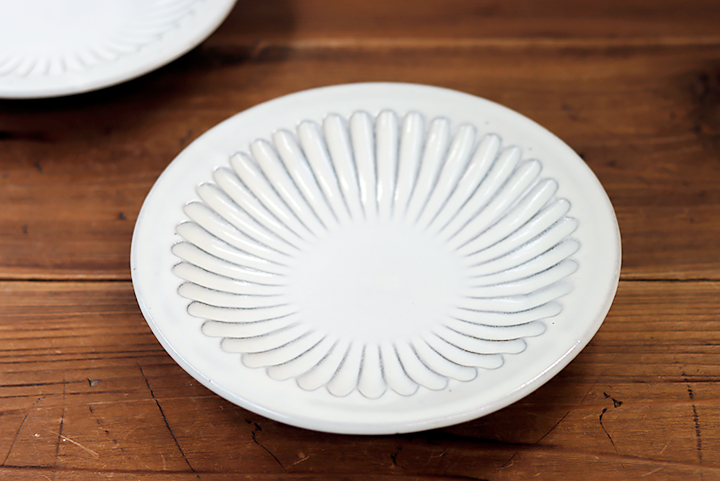 雅峰窯】6寸皿/しのぎ/白/（径 20.5cm） | 【丹波のイロドリ】丹波焼