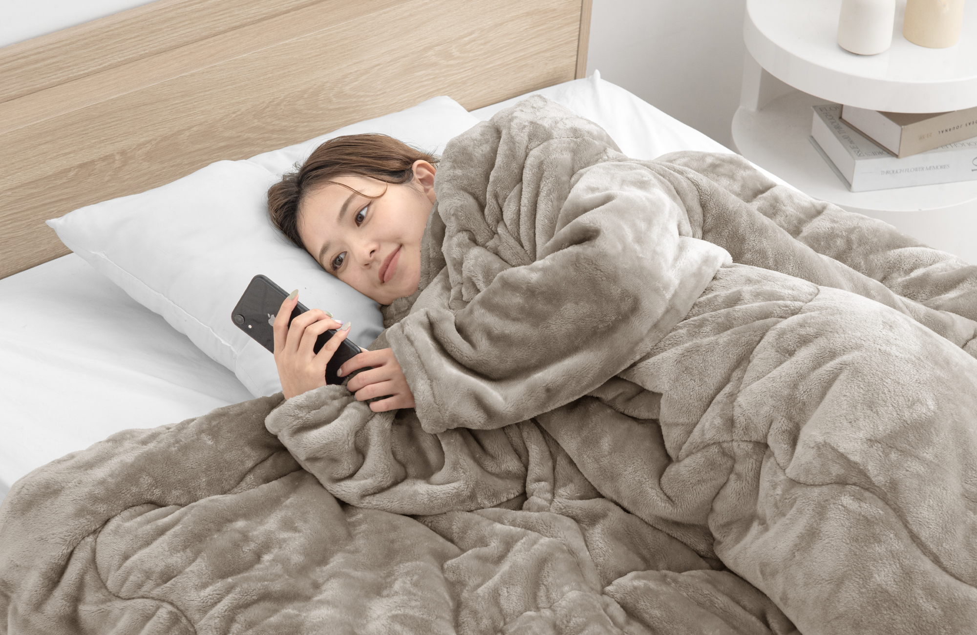 □＜リリース＞寝ながらスマホ 袖付き掛け布団 発売 | タンスのゲン